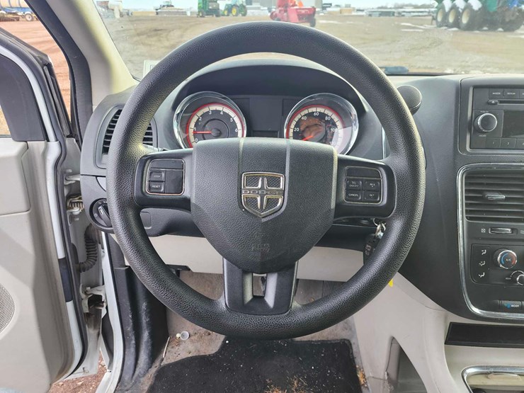 2015-dodge-grand-caravan-sxt-image-28