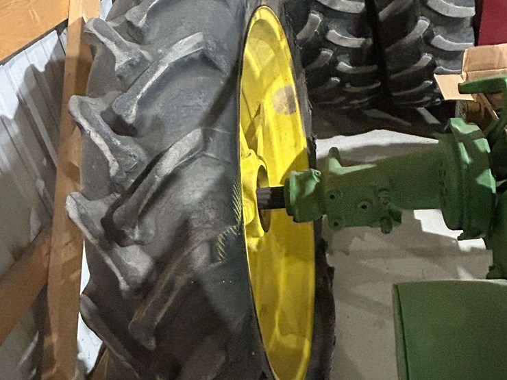 john-deere-b-image-5