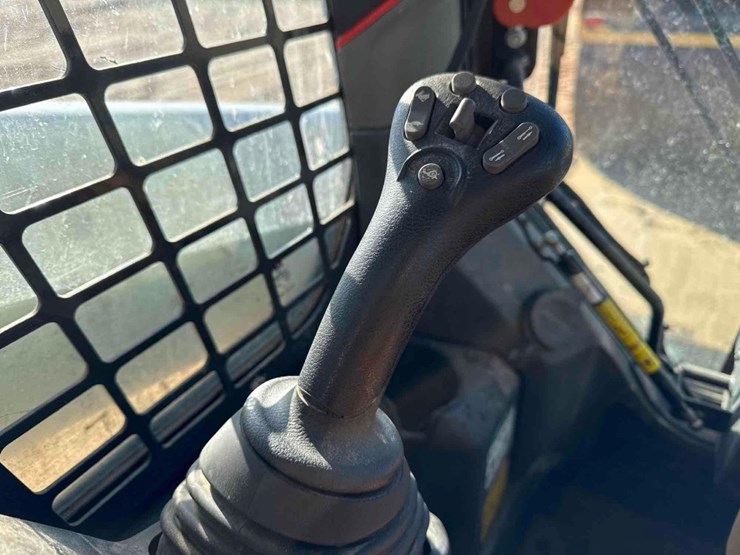 2024-bobcat-t76-image-33