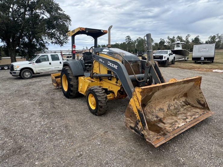 deere-210l-image-4