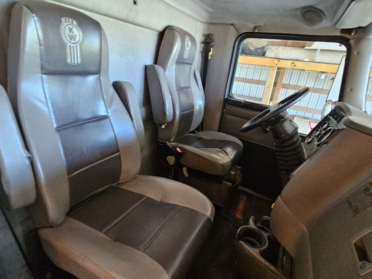 2005-kenworth-t300-image-22