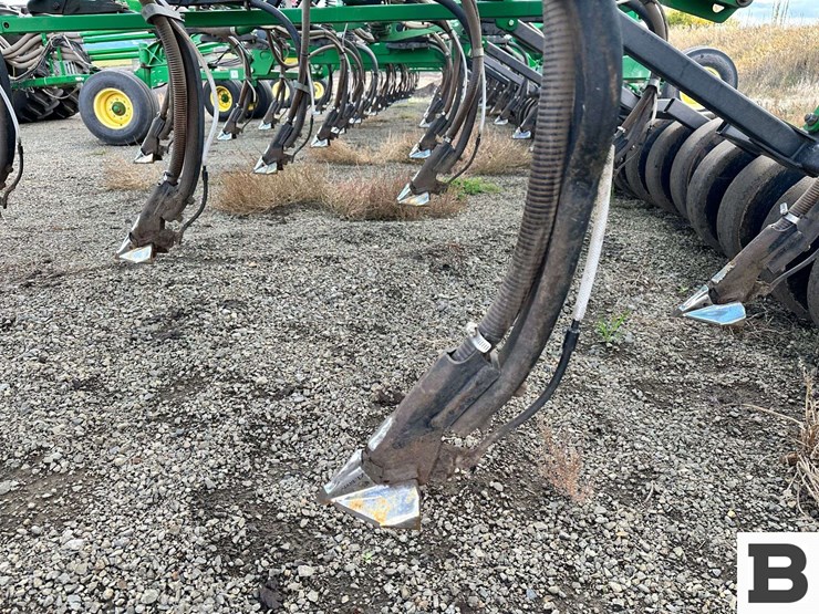 john-deere-1830-image-33