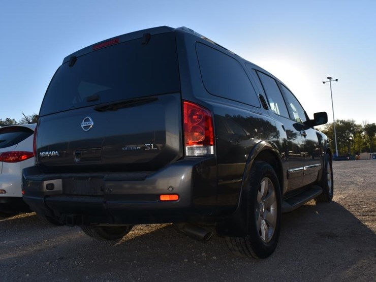 2012-nissan-armada-image-3