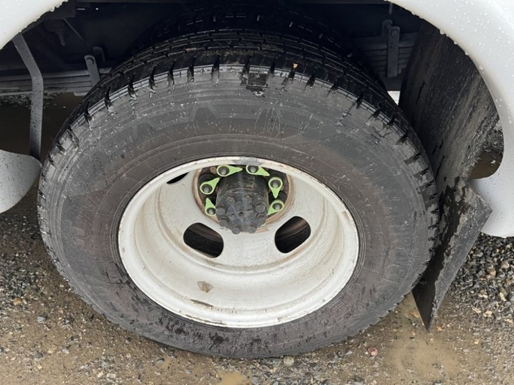 2015-chevrolet-express-paratransit-bus-image-16