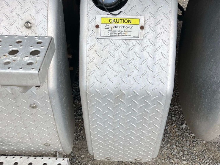 2013-freightliner-cascadia-image-103