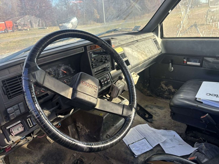 gmc-c7500-utility-truck-image-7