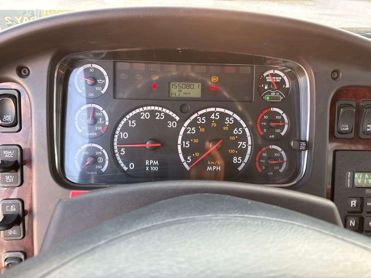 2013-freightliner-m2-106-image-38