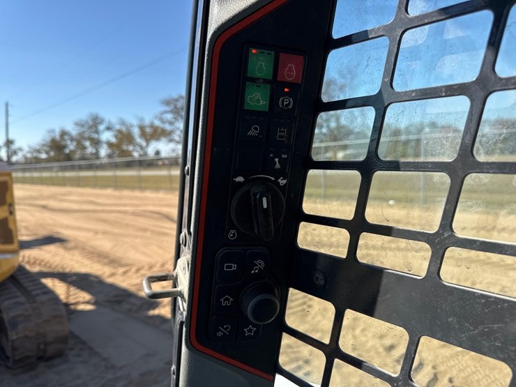 2021-bobcat-t66-image-28