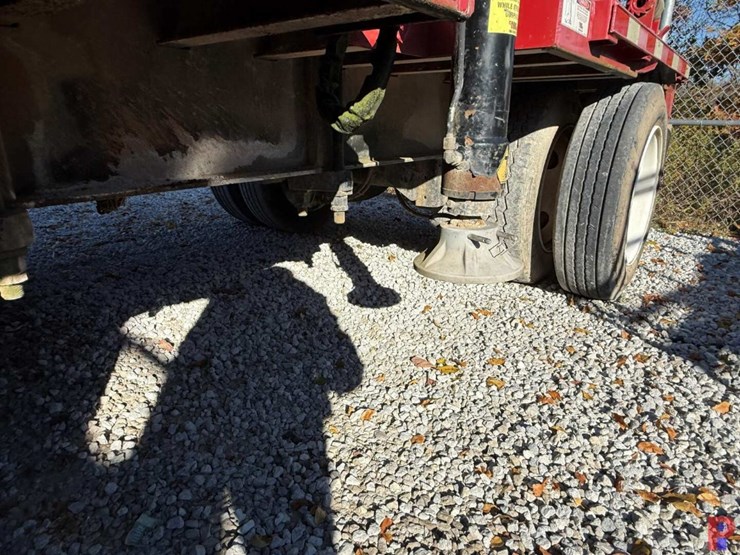 2015-john-deere-4045hf285-image-15