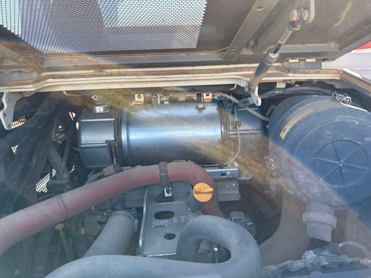 2019-takeuchi-tl12v2-image-16