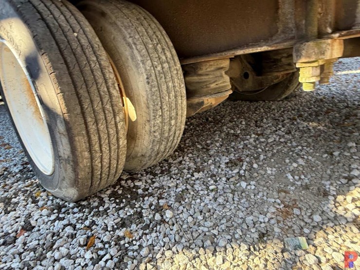 2015-john-deere-4045hf285-image-16