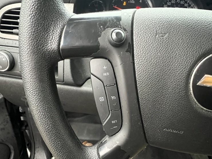 2014-chevrolet-tahoe-image-29