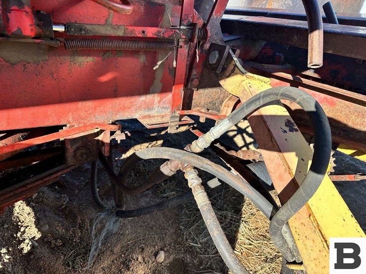 1972-new-holland-1048-image-34