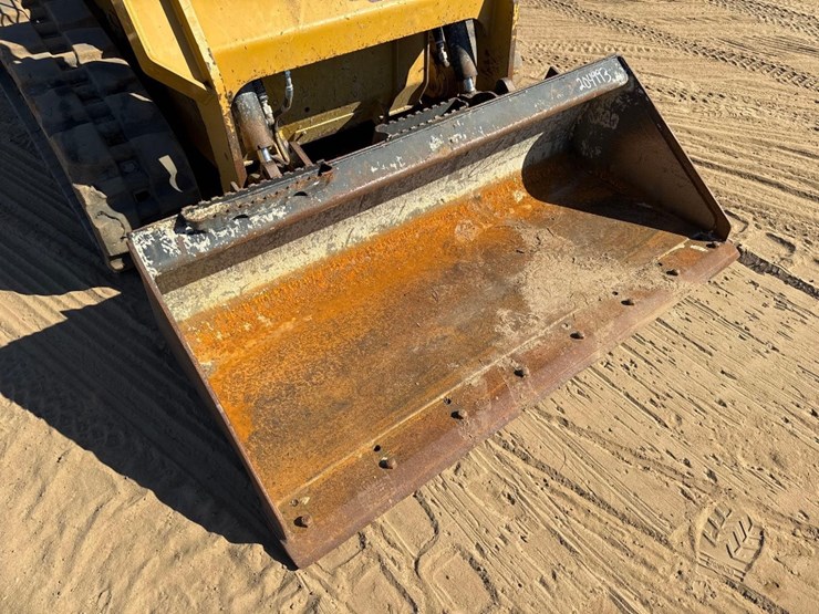 2023-caterpillar-259d3-image-21