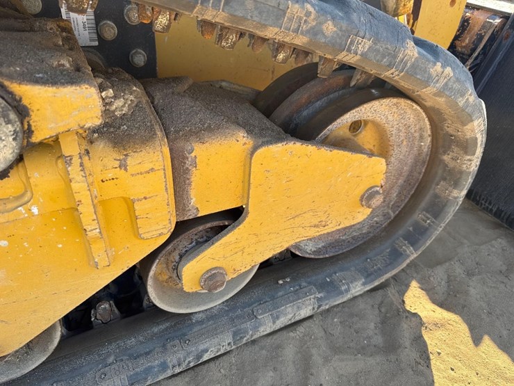 2023-caterpillar-259d3-image-16