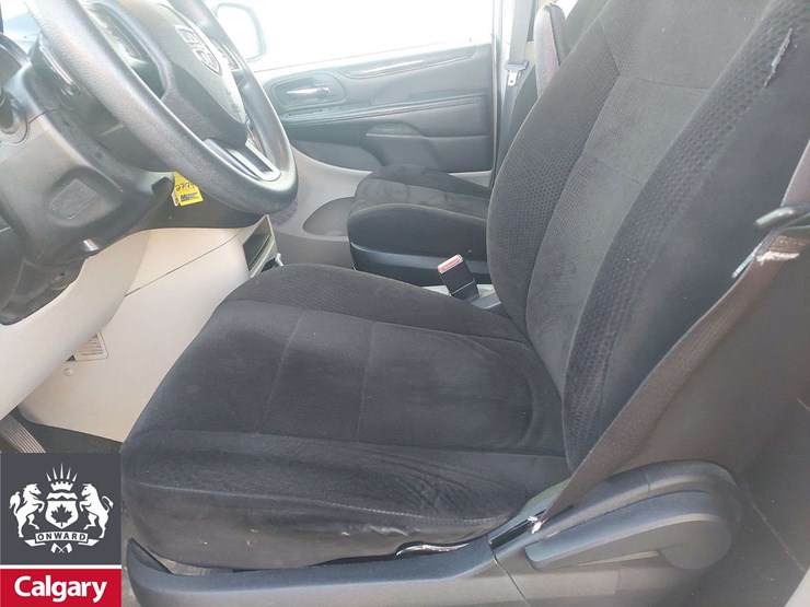 2012-dodge-grand-caravan-image-11