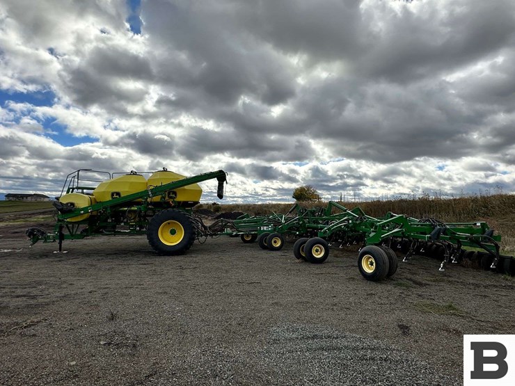 john-deere-1830-image-1