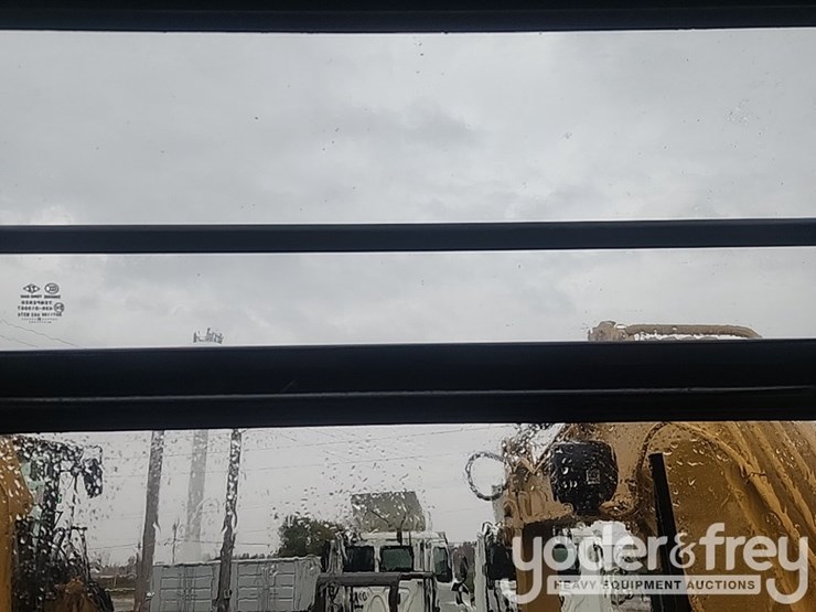 2018-caterpillar-305.5-image-34