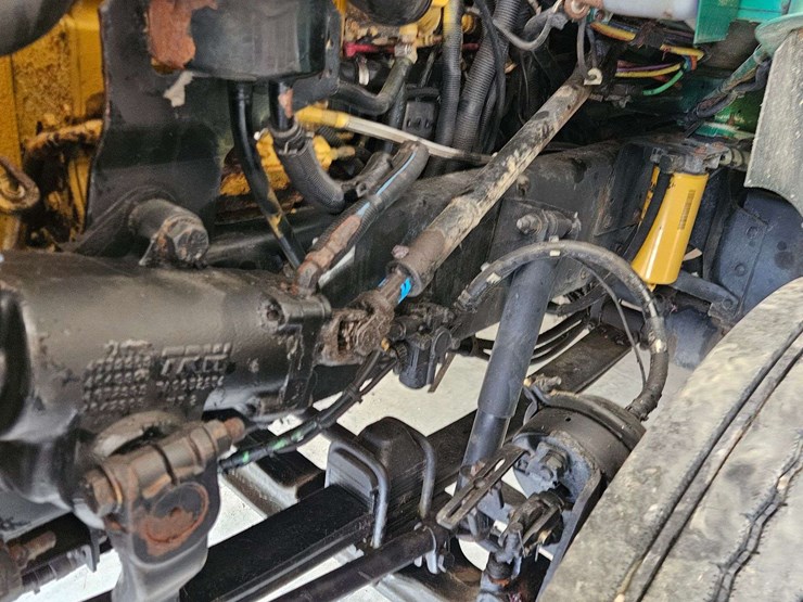 2005-kenworth-t300-image-40