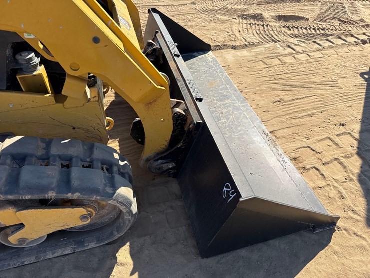 2023-caterpillar-259d3-image-21