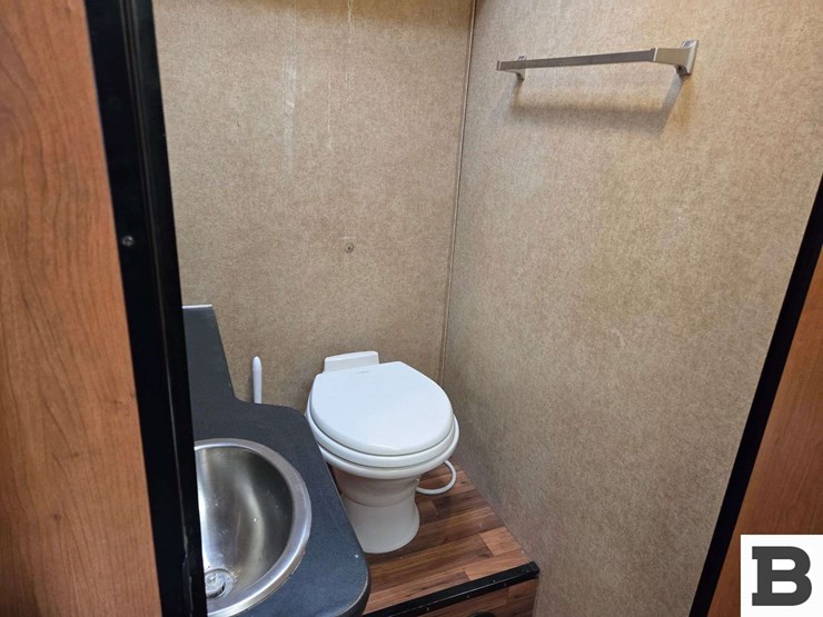 2014-ford-e450-image-11