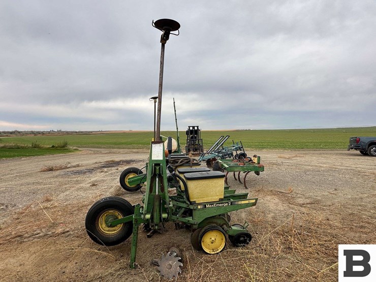 john-deere-7300-image-2