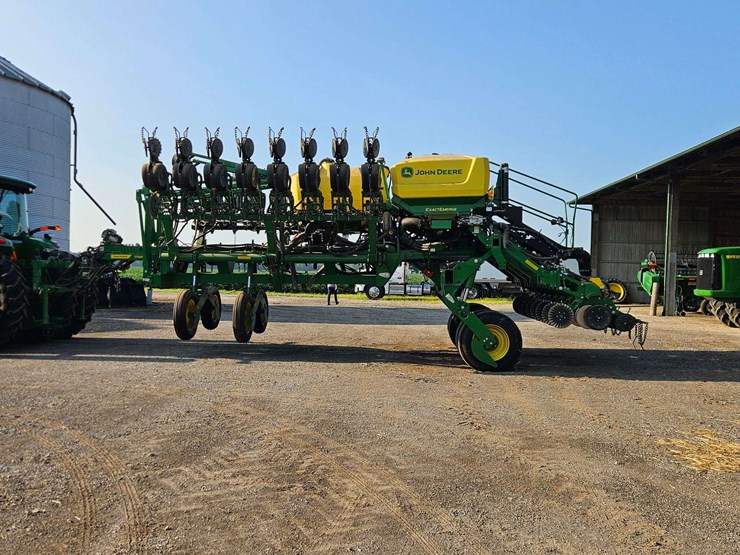 2024-john-deere-1795-image-2