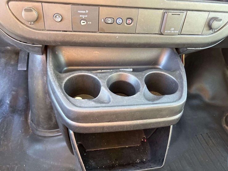 2016-chevrolet-express-2500-passenger-van-image-17