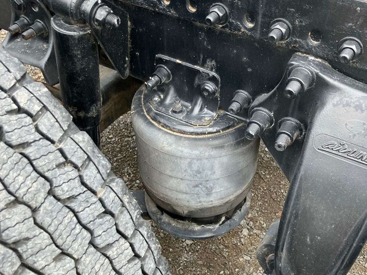 2013-freightliner-cascadia-image-82