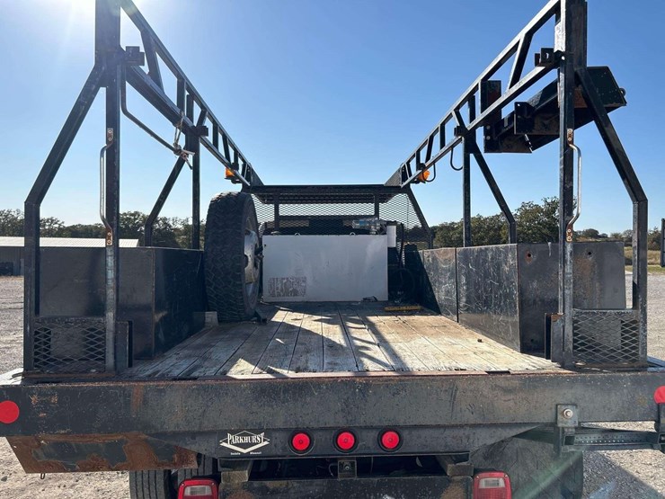 2018-dodge-ram-5500-4x4-crew-cab-flatbed-service-truck-image-23