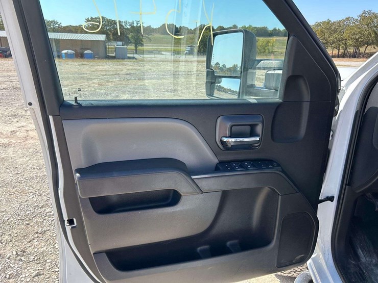 2019-chevrolet-silverado-2500hd-image-10