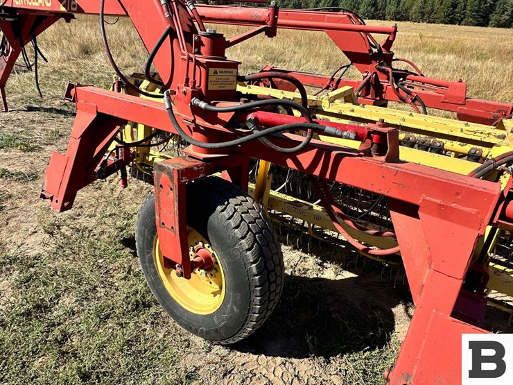 new-holland-216-image-19