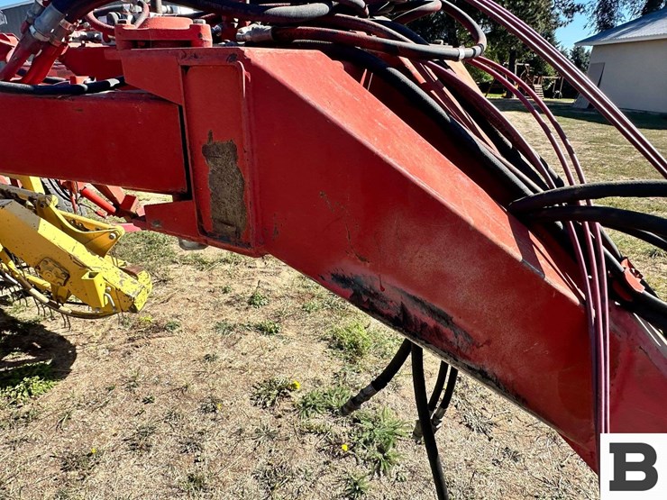 new-holland-216-image-34