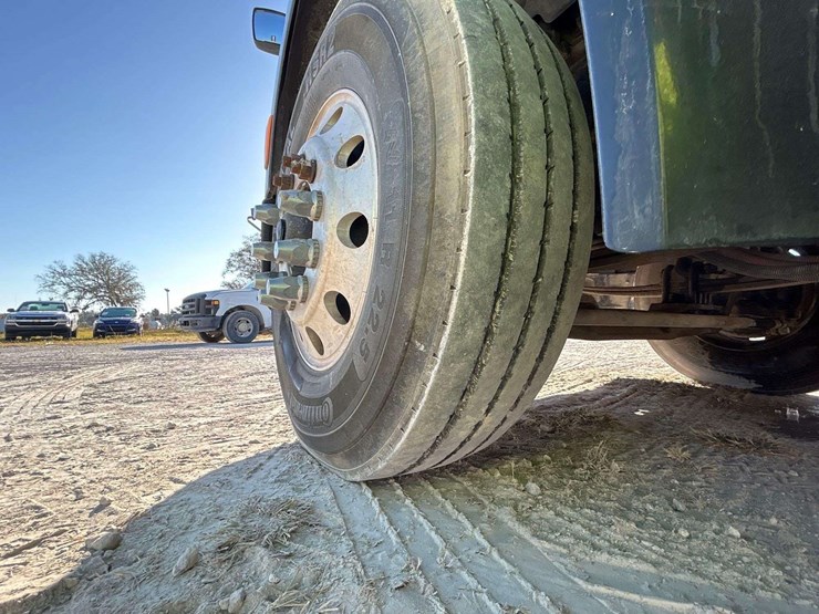 2016-peterbilt-579-image-44