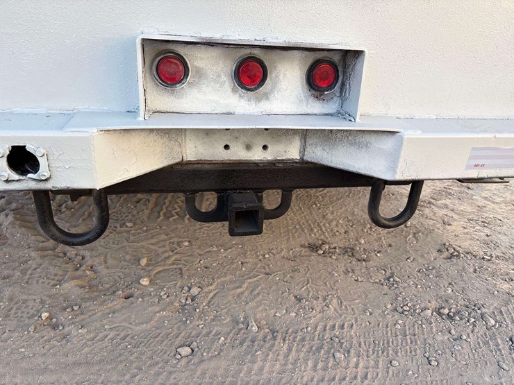 2013-freightliner-m2-106-image-21