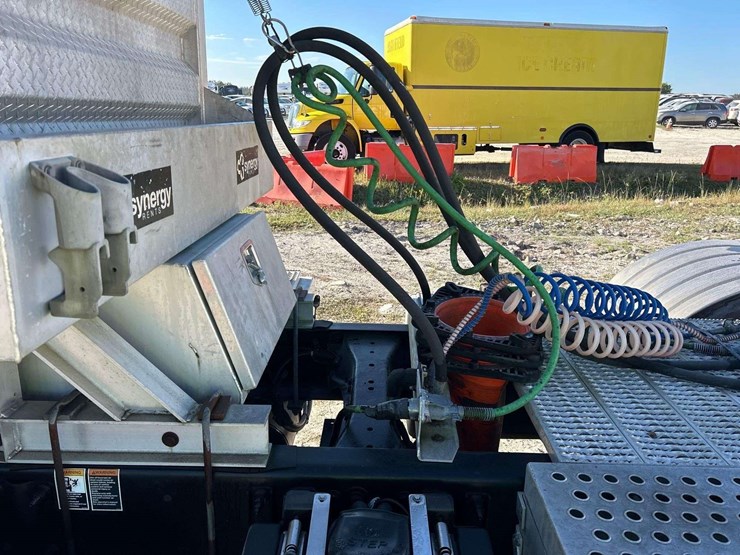 2016-peterbilt-579-image-30