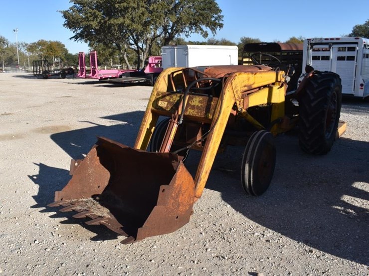 mf-65-tractor-w/-loader-and-5'-shredder-3pt-(switch-start)-(serial-#-704678-image-1