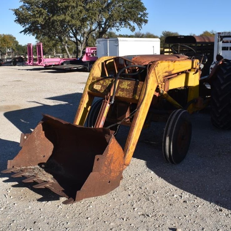 MF 65 TRACTOR W/ LOADER AND 5' SHREDDER 3PT (SWITCH START) (SERIAL # 704678