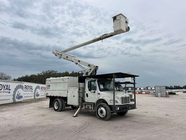 2015-freightliner-m2-106-image-2