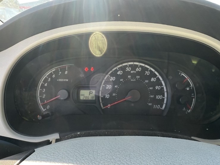 2014-toyota-sienna-le-image-36