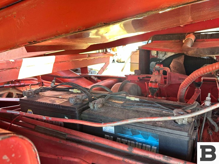 new-holland-1068-image-39