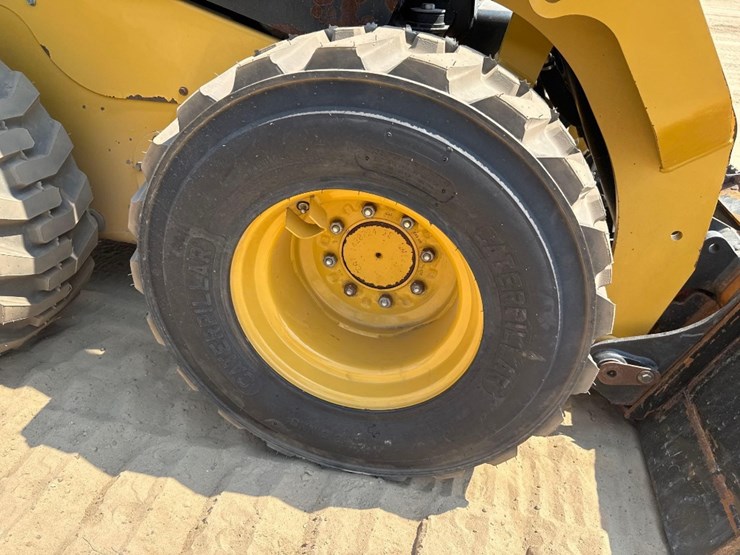 2024-caterpillar-242d3-image-11