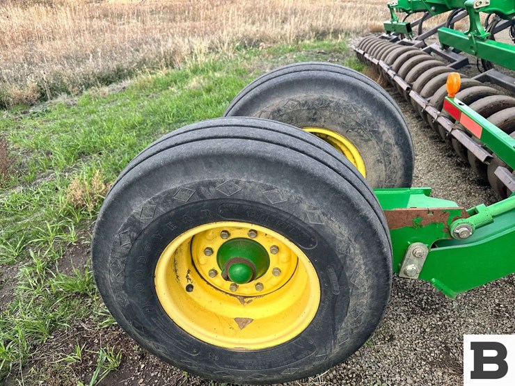 john-deere-1830-image-28