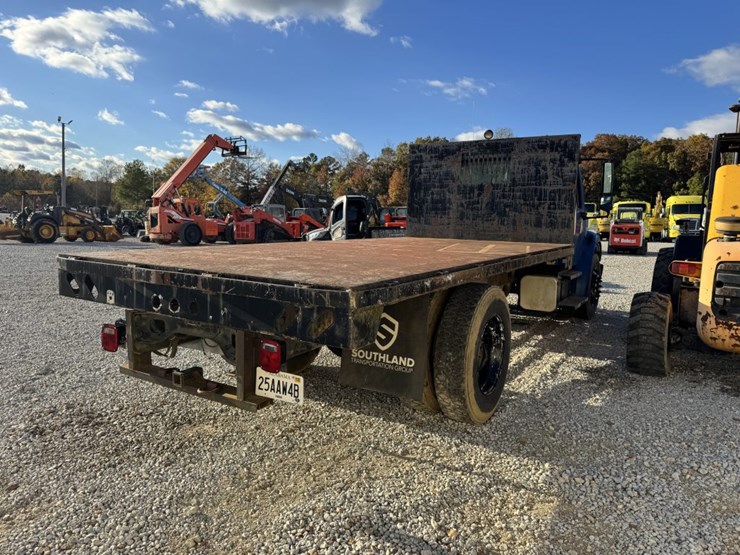 2007-freightliner-108sd-image-4