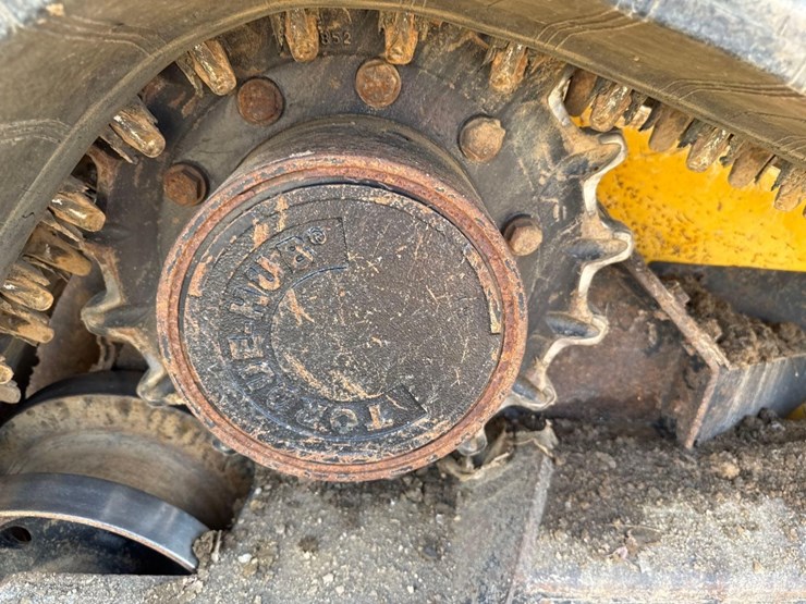 2017-deere-333g-image-16