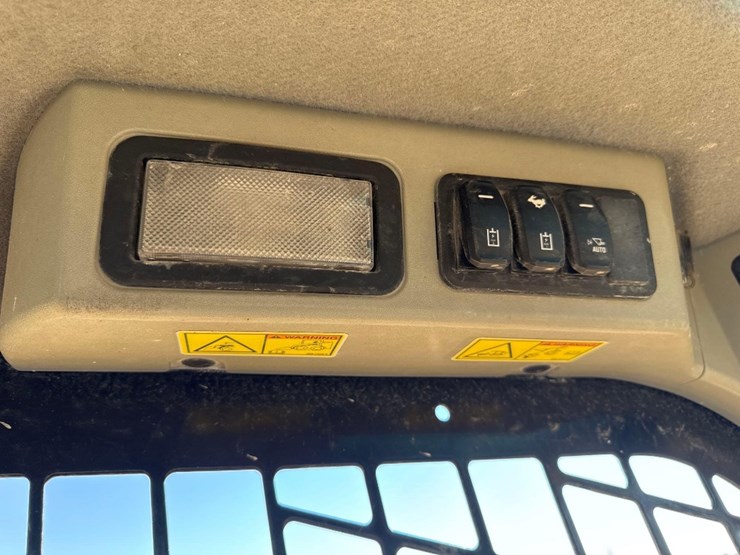 2023-caterpillar-259d3-image-36