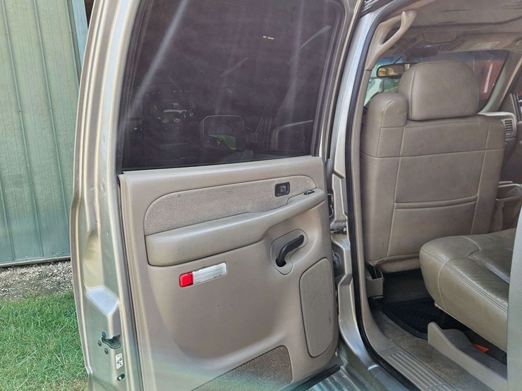 2002-chevrolet-2500hd-image-21