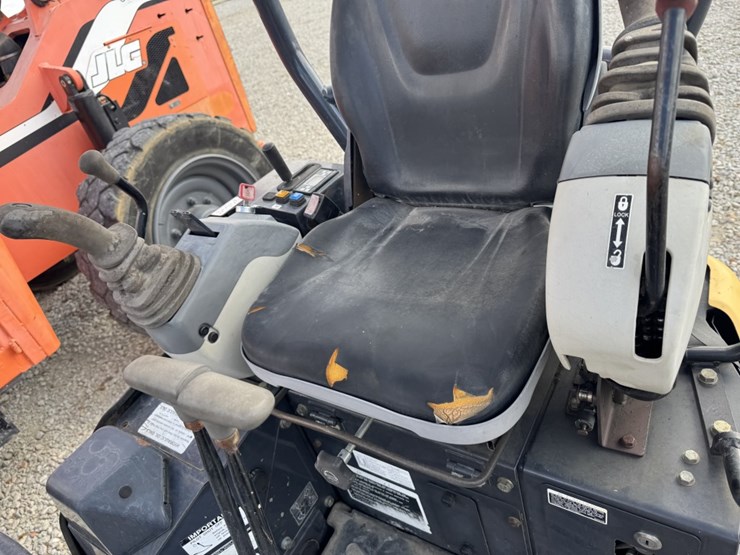 2017-deere-17g-image-5