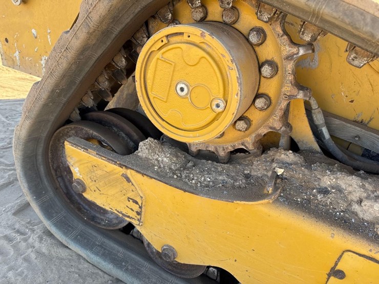 2023-caterpillar-259d3-image-15