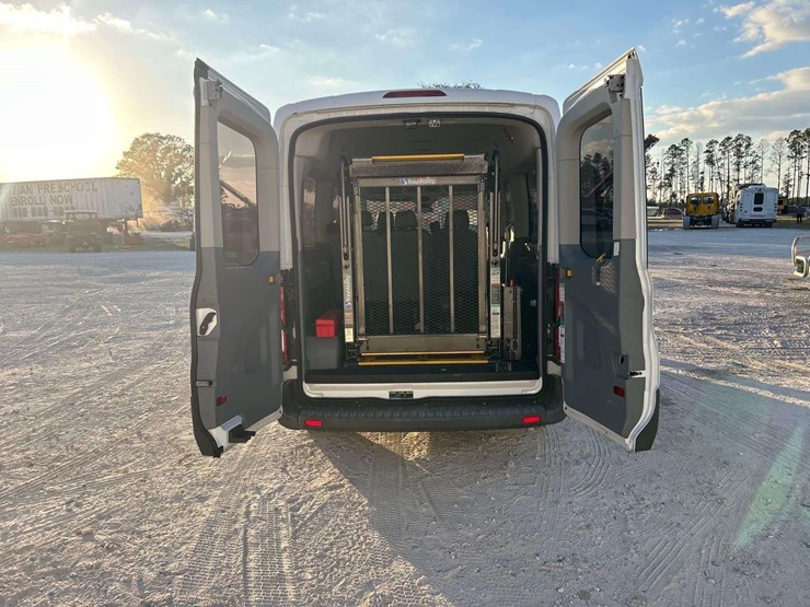 2016-ford-transit-image-22